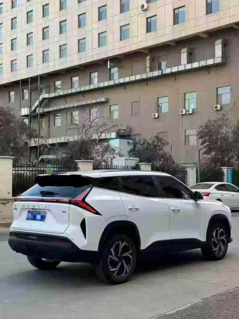 呼伦贝尔24年吉利博越8