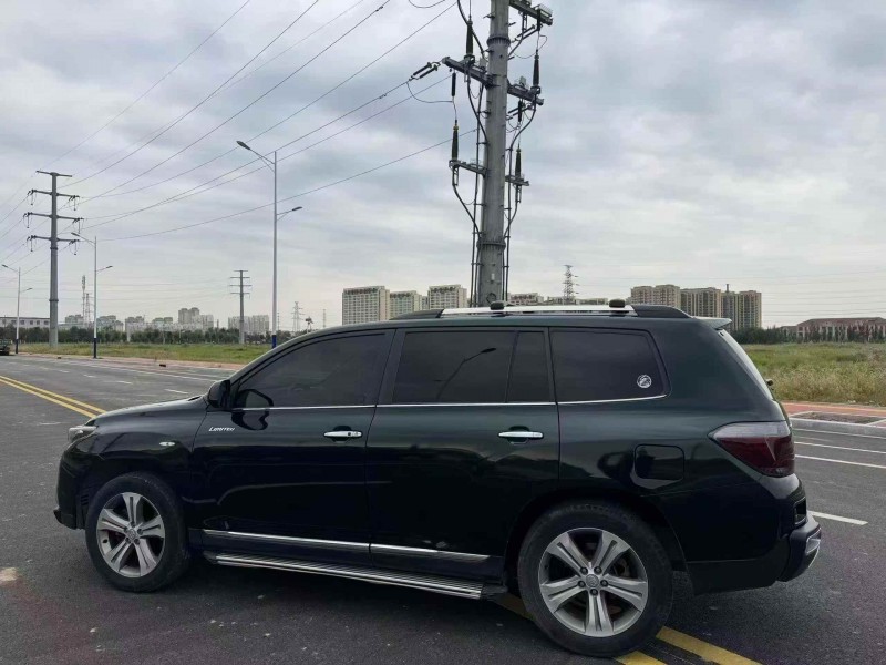 张家口13年丰田汉兰达5