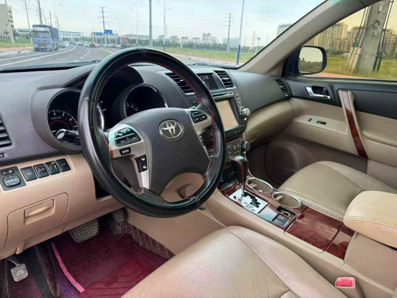 张家口13年丰田汉兰达9