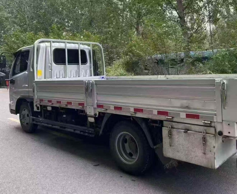 济宁25年福田欧马可7