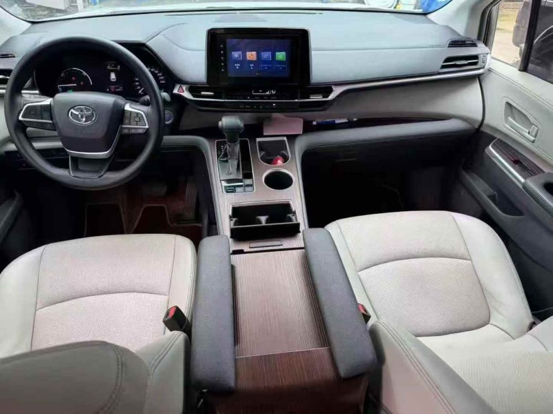 济南23年丰田塞纳4