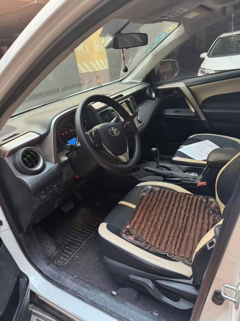 呼和浩特16年丰田RAV46