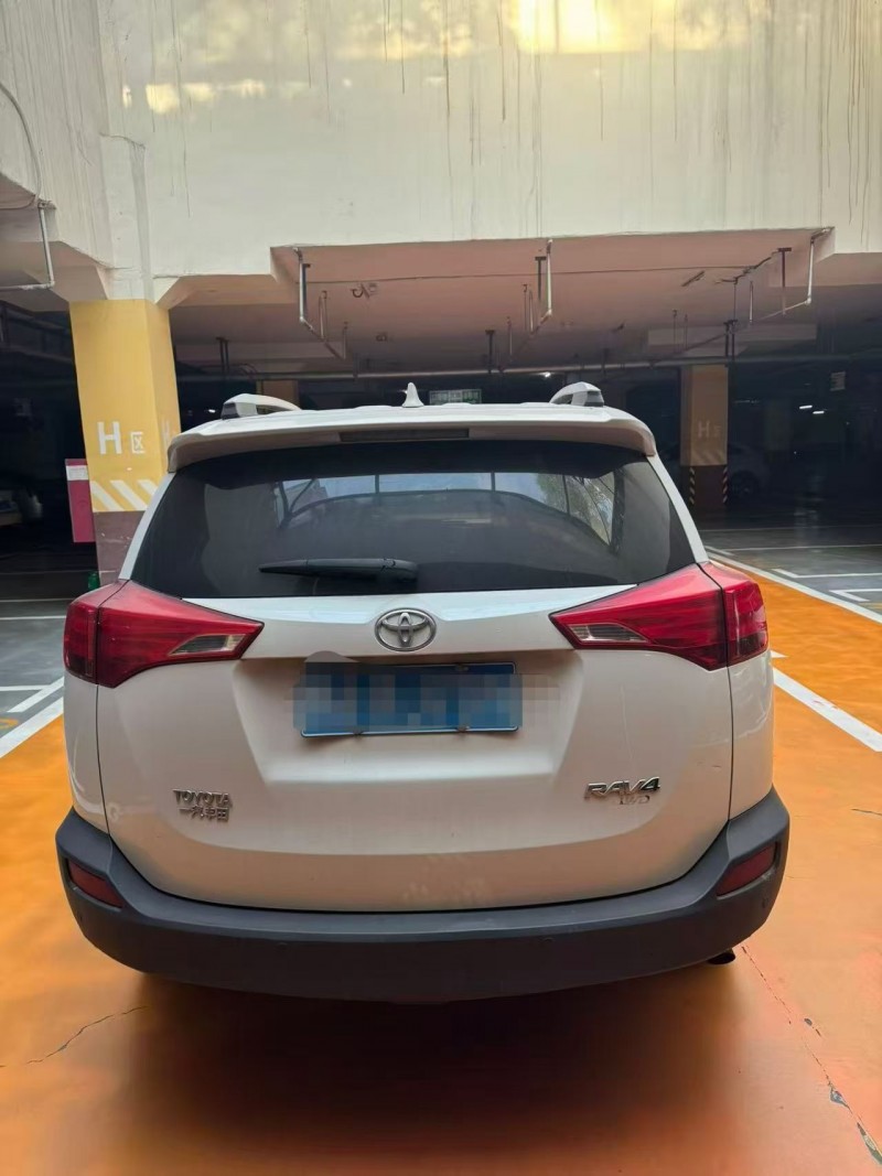 呼和浩特16年丰田RAV49
