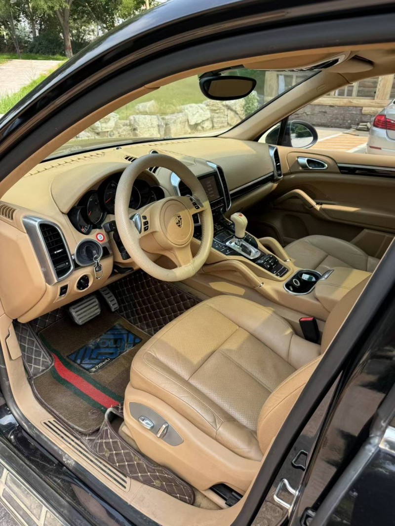 邢台14年保时捷卡宴5