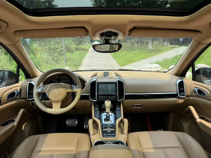 邢台14年保时捷卡宴8