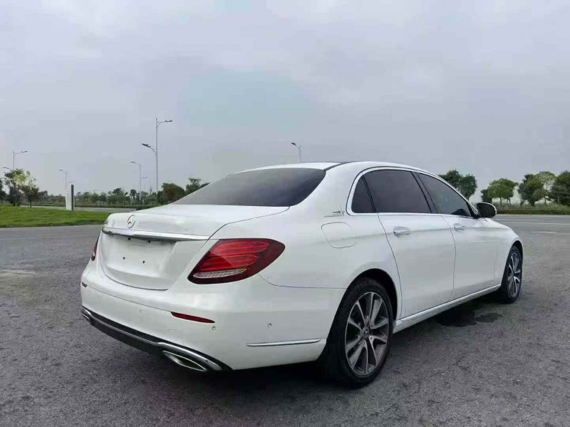 盐城17年奔驰E8