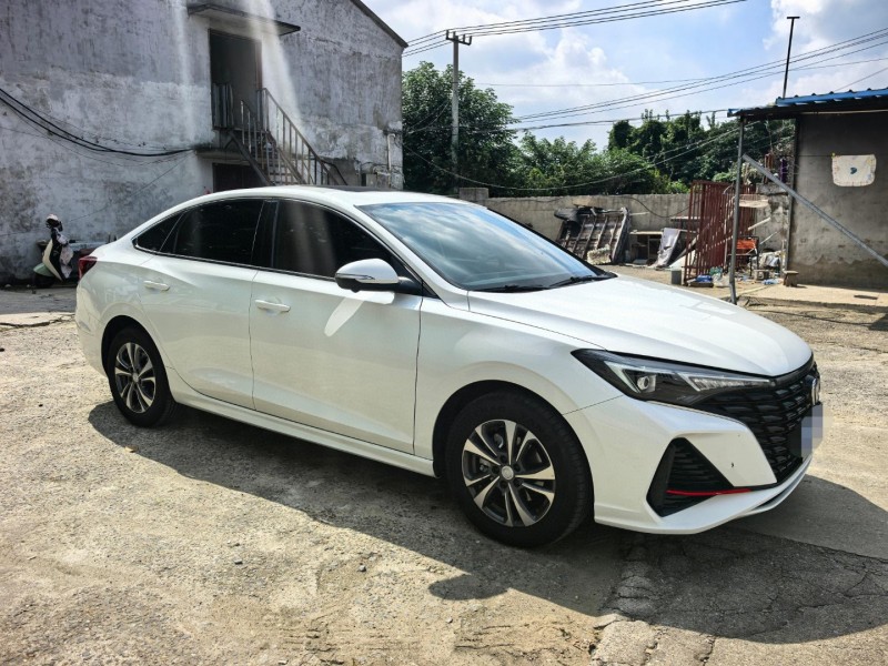 苏州25年长安汽车逸动2