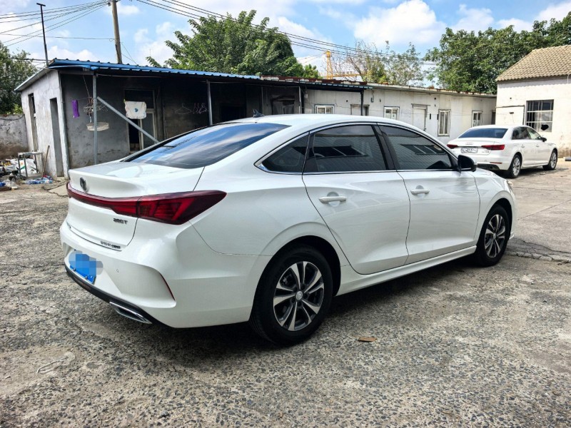 苏州25年长安汽车逸动8