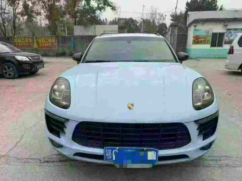 重庆15年保时捷Macan1