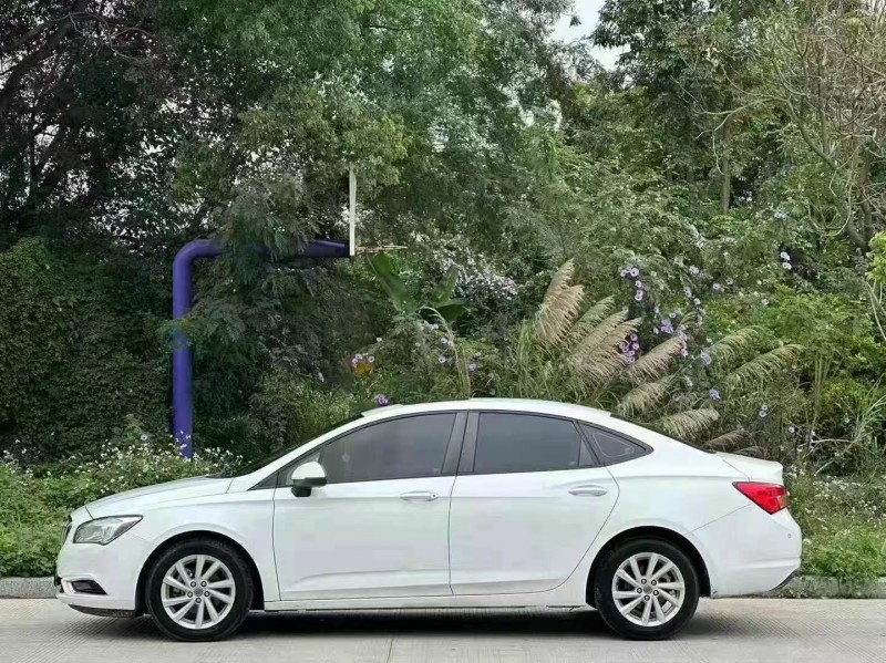 汕头17年别克威朗3