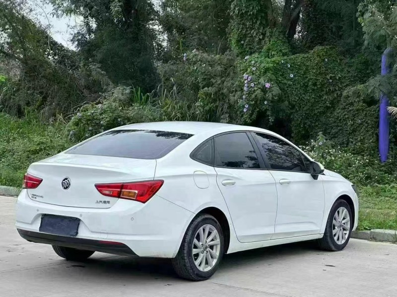 汕头17年别克威朗8