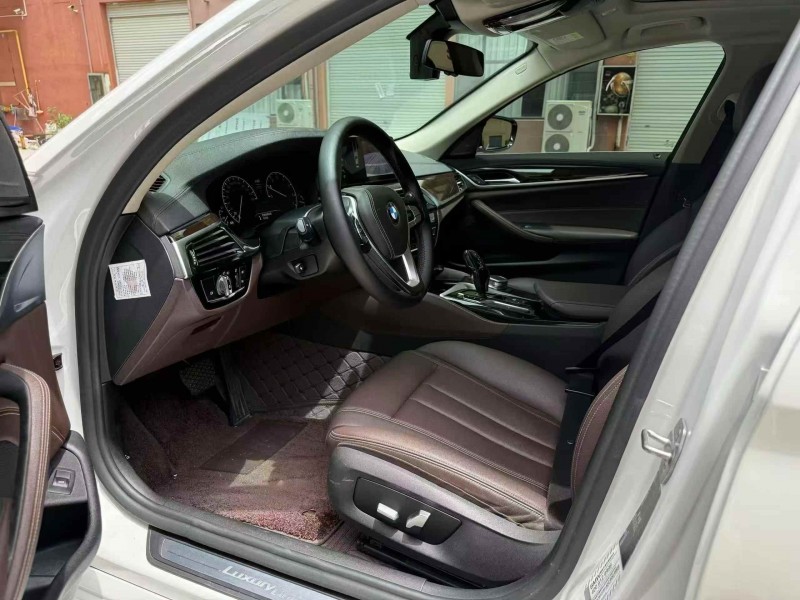 广州19年宝马5系4