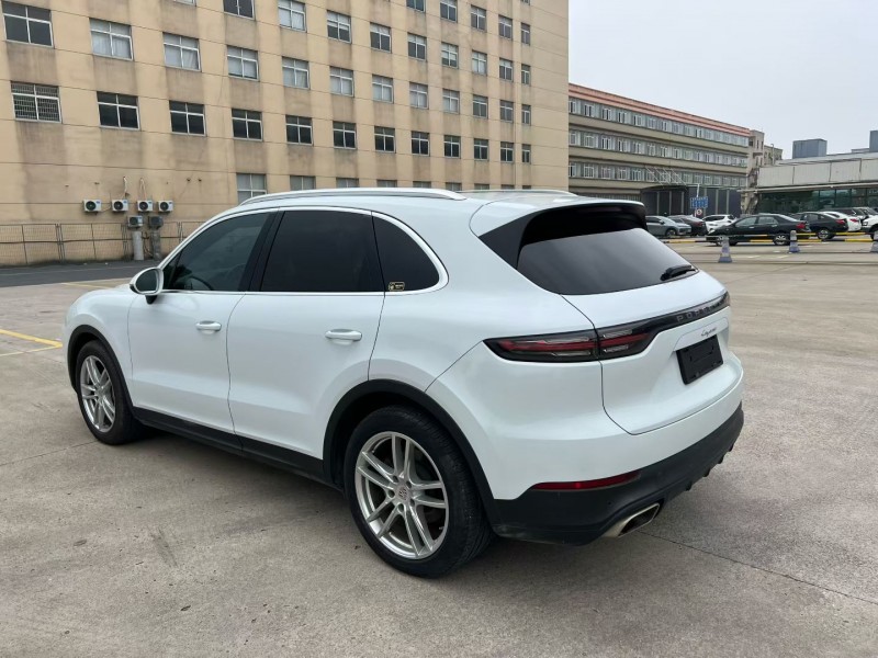 杭州19年保时捷卡宴5