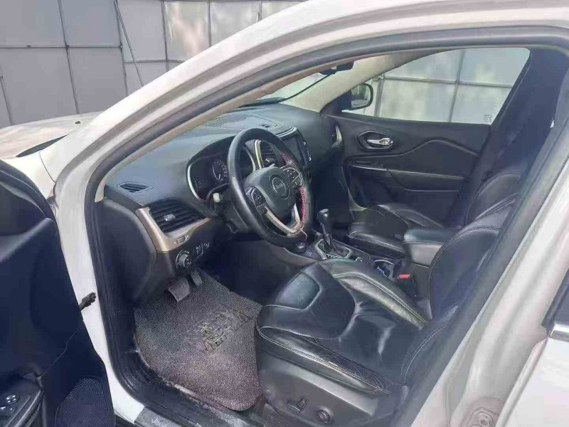 烟台15年Jeep自由光5