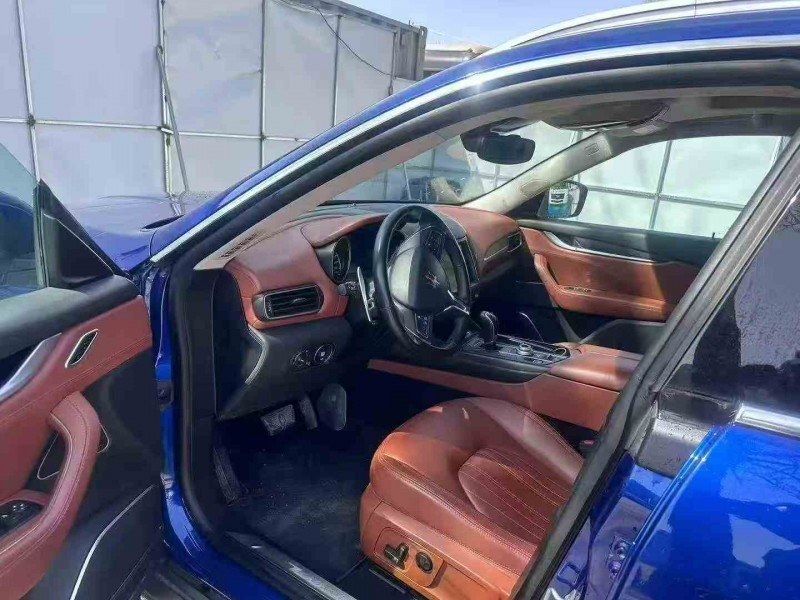 青岛17年玛莎拉蒂Levante5