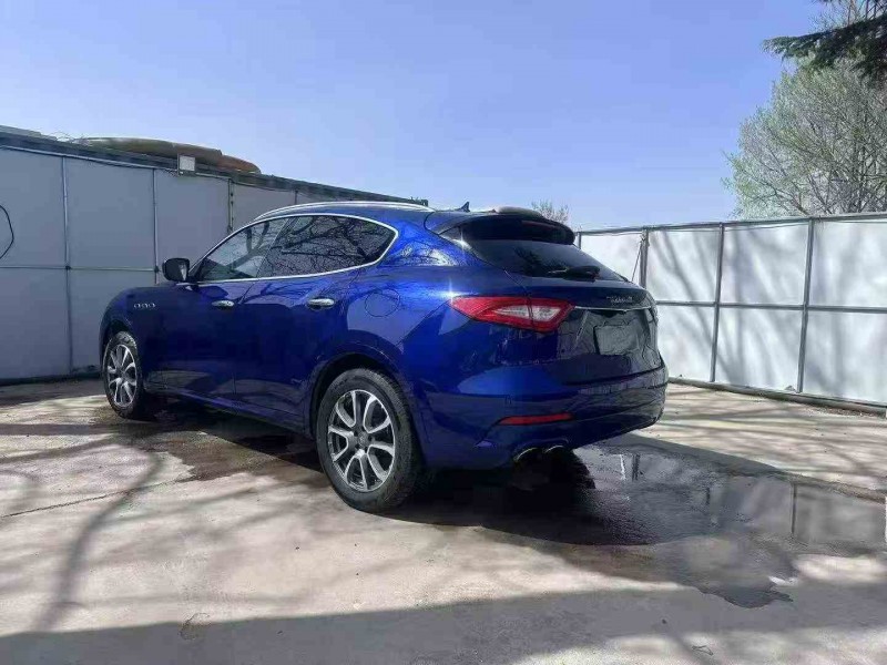 青岛17年玛莎拉蒂Levante8