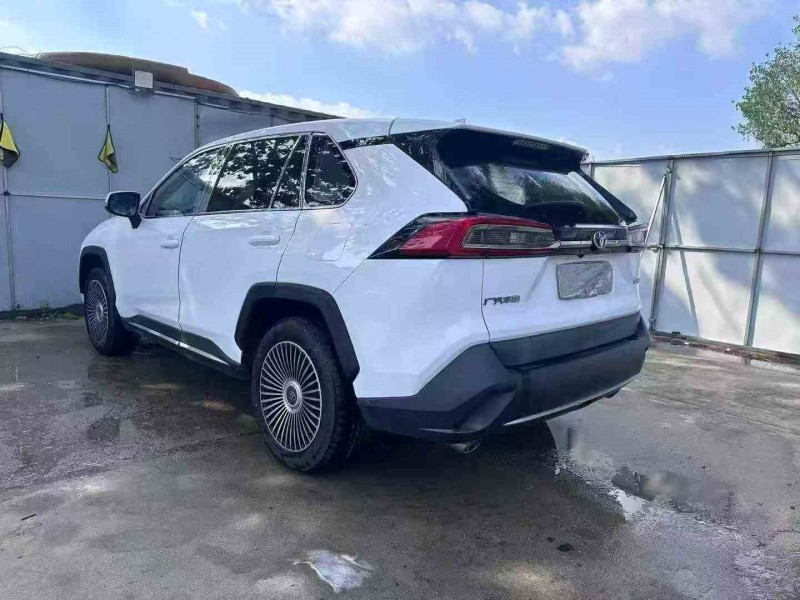 枣庄21年丰田威兰达7