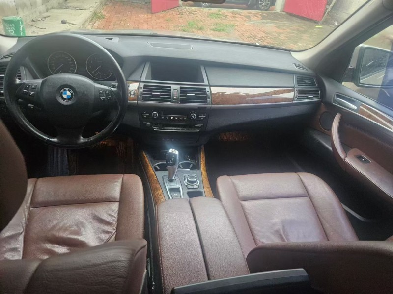 天津11年宝马X57