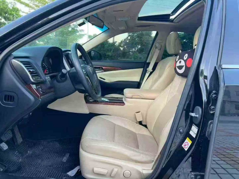 深圳17年丰田皇冠5