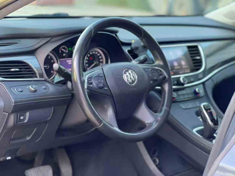 珠海20年别克君越8