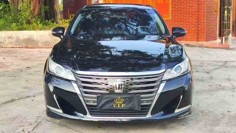 珠海16年丰田皇冠1