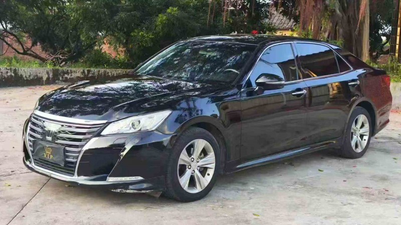 珠海16年丰田皇冠3