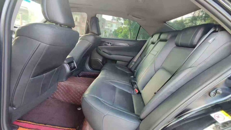 珠海16年丰田皇冠5