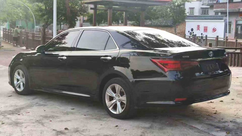珠海16年丰田皇冠6