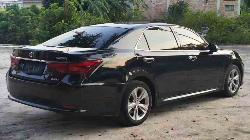 珠海16年丰田皇冠8