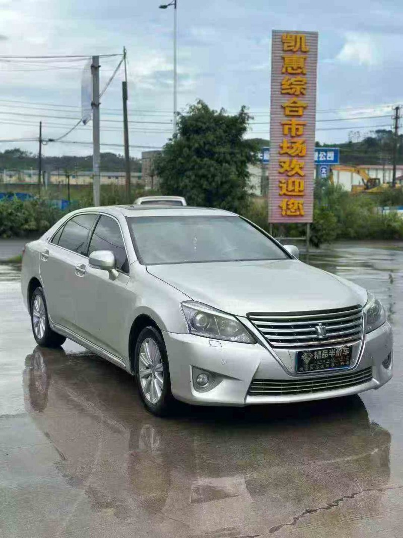 贵港13年丰田皇冠2
