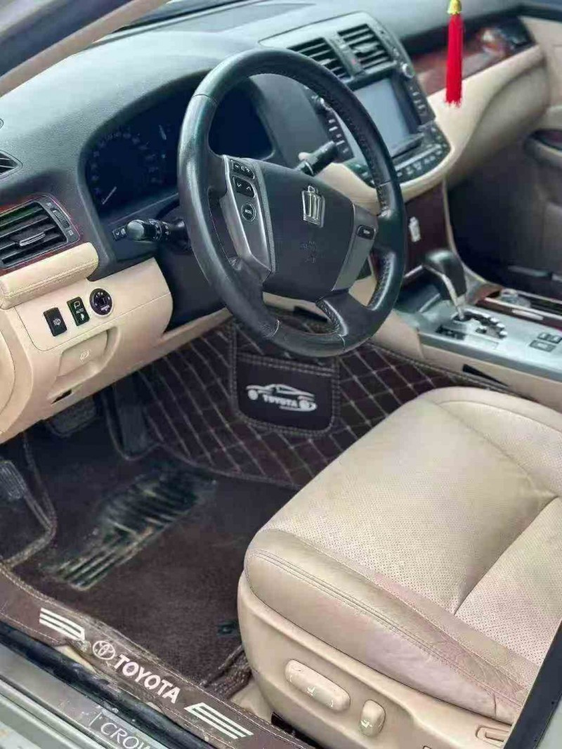 贵港13年丰田皇冠8