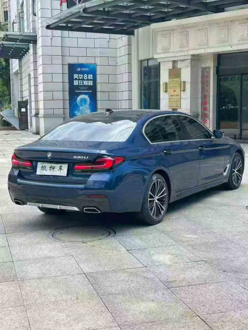 吉安21年宝马5系8