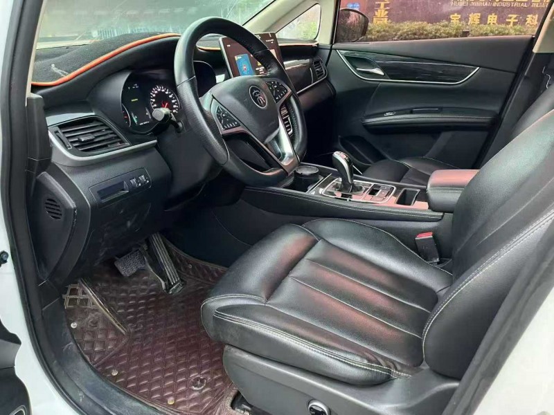 襄阳19年比亚迪宋MAX8
