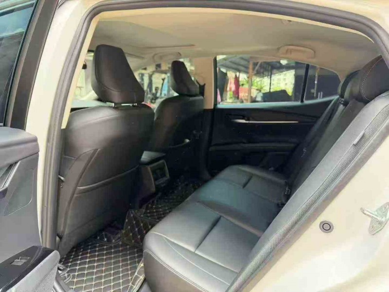 北海24年丰田凯美瑞5