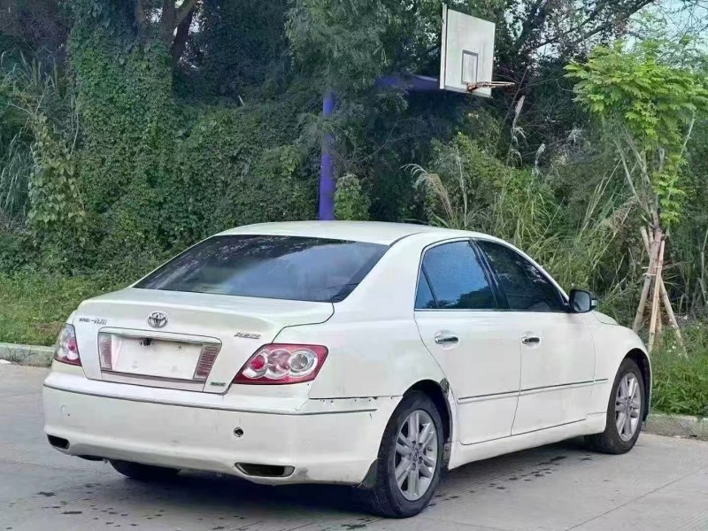 汕头10年丰田锐志8