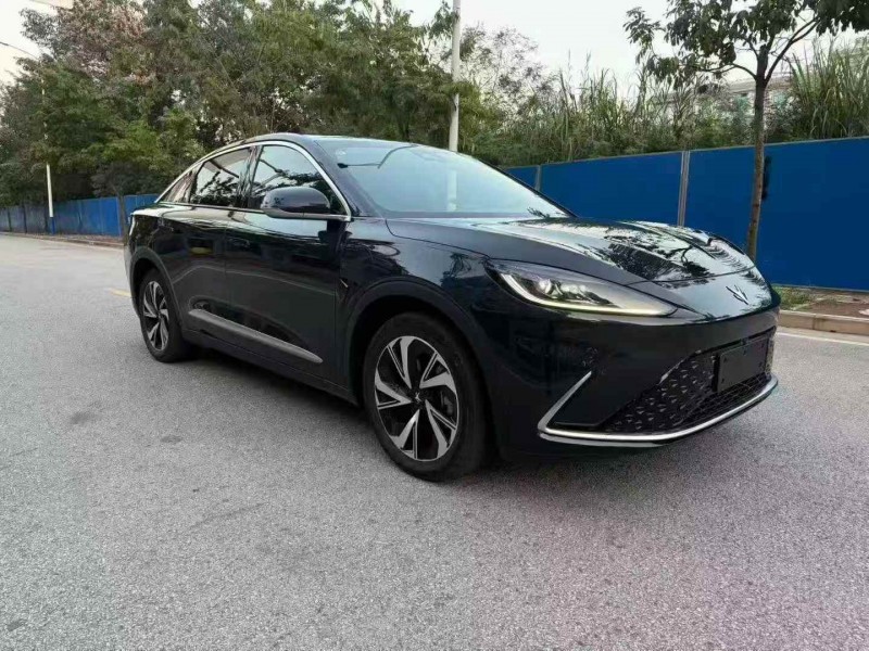 新余23年极狐汽车阿尔法3