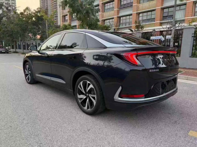 新余23年极狐汽车阿尔法7