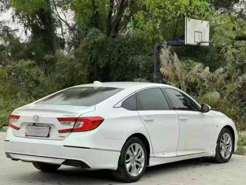 汕头18年本田雅阁8