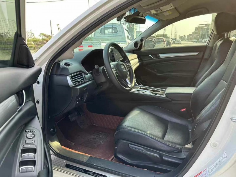 汕头18年本田雅阁4