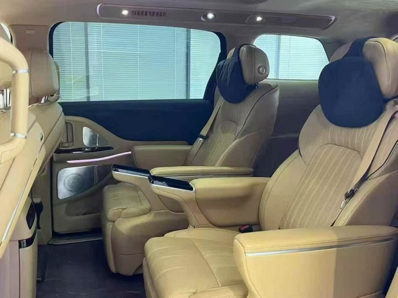 济宁25年岚图汽车梦想家6