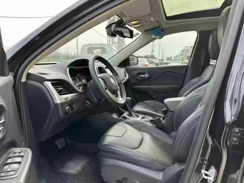 汕头20年Jeep自由光4