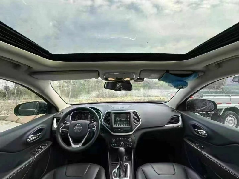 汕头20年Jeep自由光5