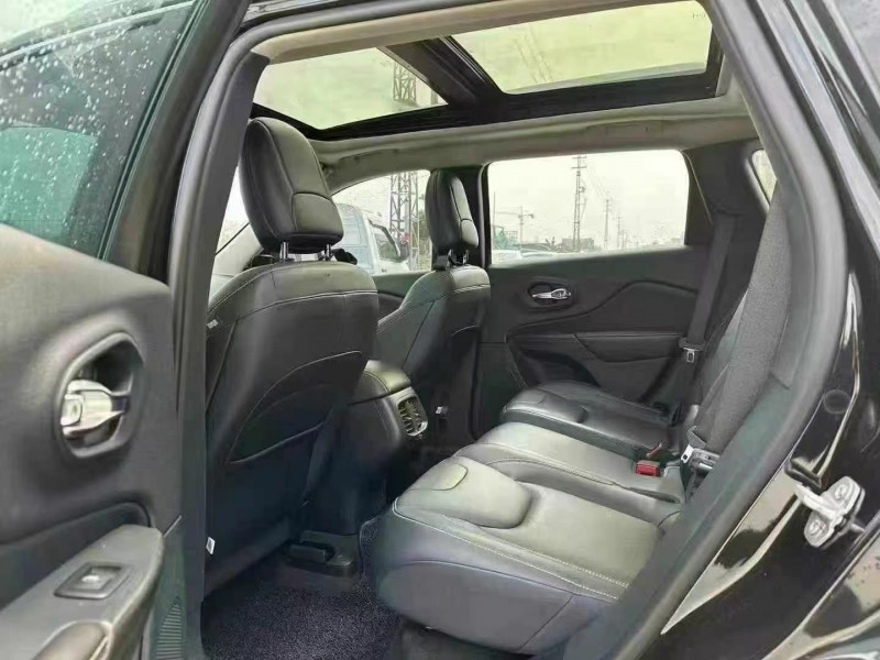 汕头20年Jeep自由光6