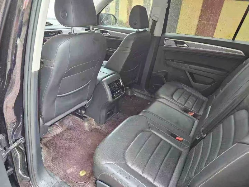 济南19年大众途昂8