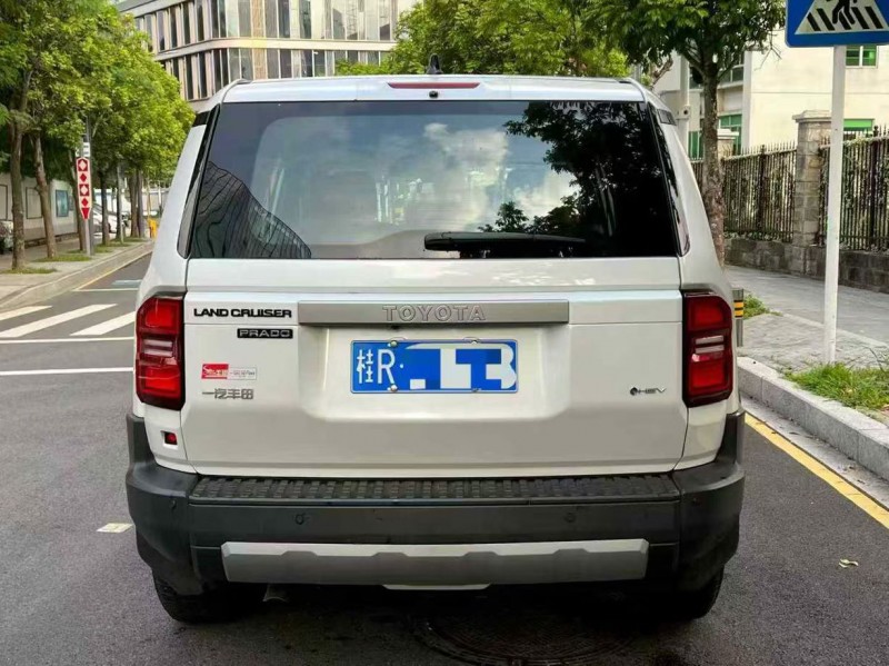 深圳25年丰田普拉多9