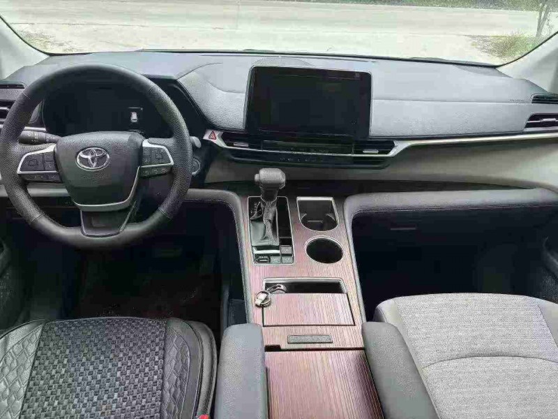 徐州24年丰田塞纳4