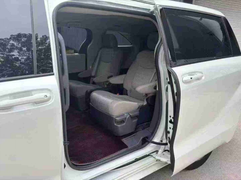 徐州24年丰田塞纳5