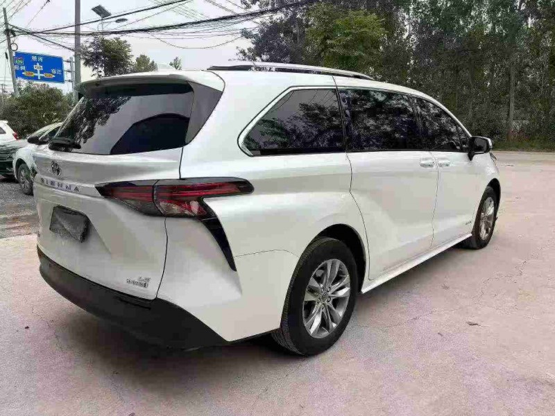 徐州24年丰田塞纳8