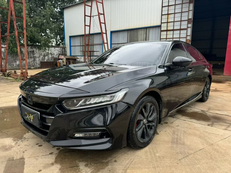 新乡19年本田雅阁3