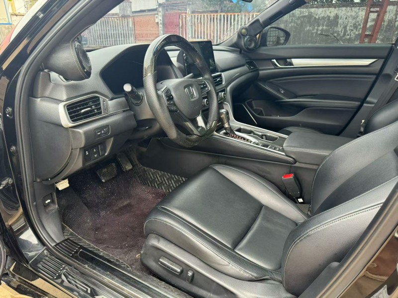 新乡19年本田雅阁6